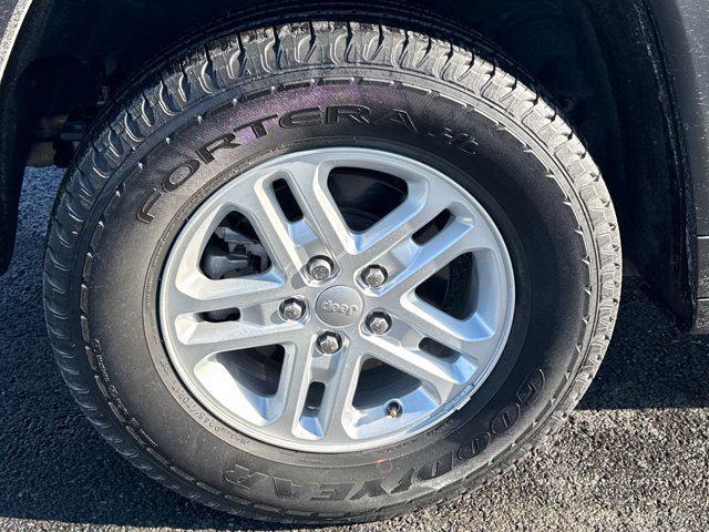 used 2023 Jeep Grand Cherokee car, priced at $25,340