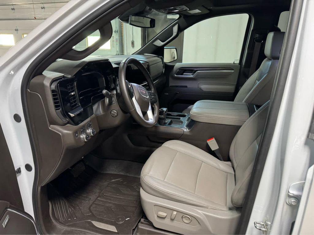 used 2024 GMC Sierra 1500 car, priced at $45,995