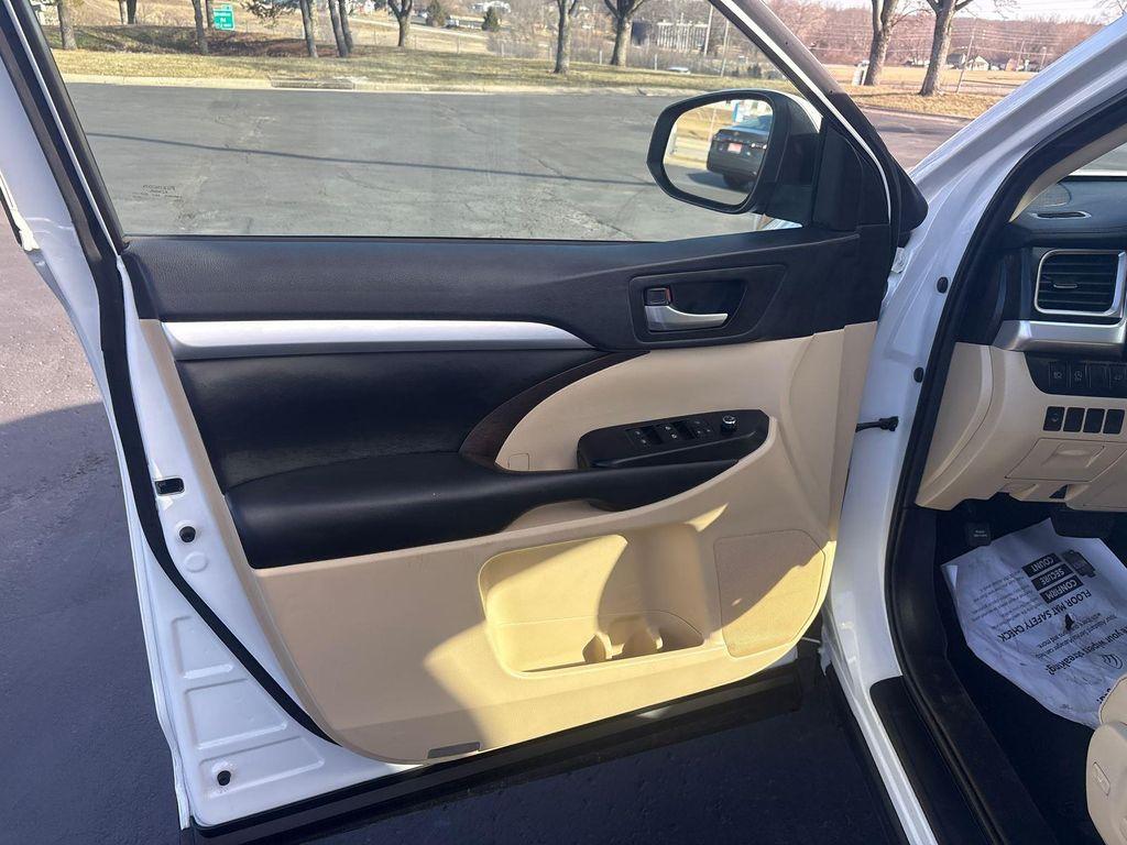 used 2019 Toyota Highlander car, priced at $27,915