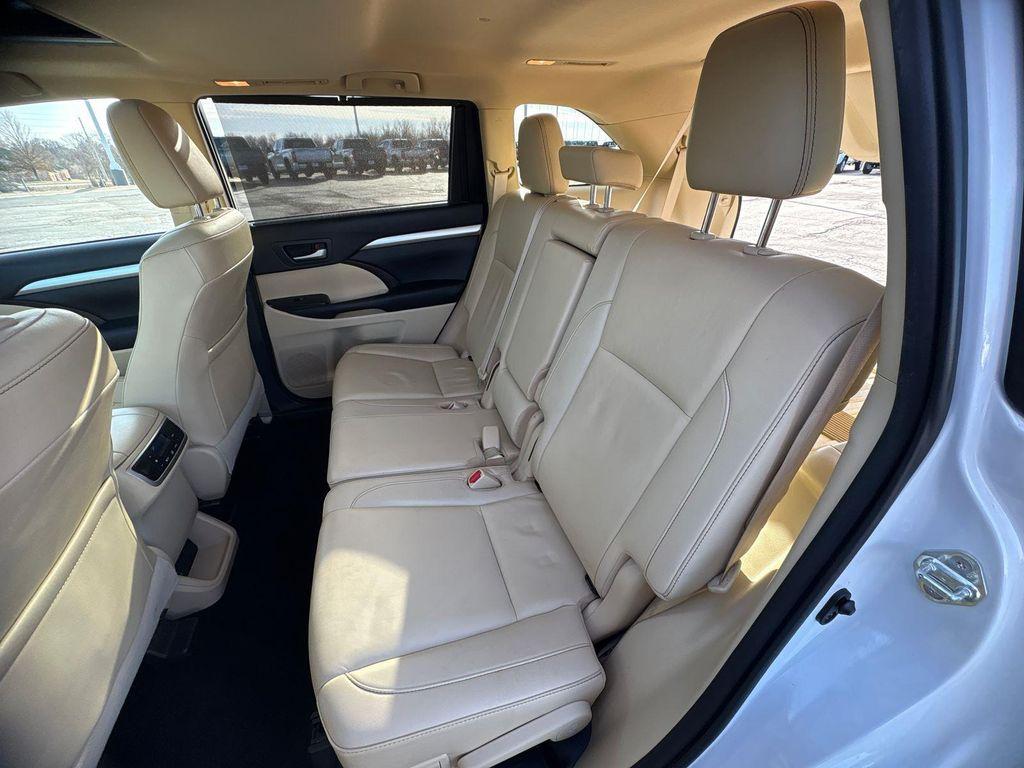 used 2019 Toyota Highlander car, priced at $27,915