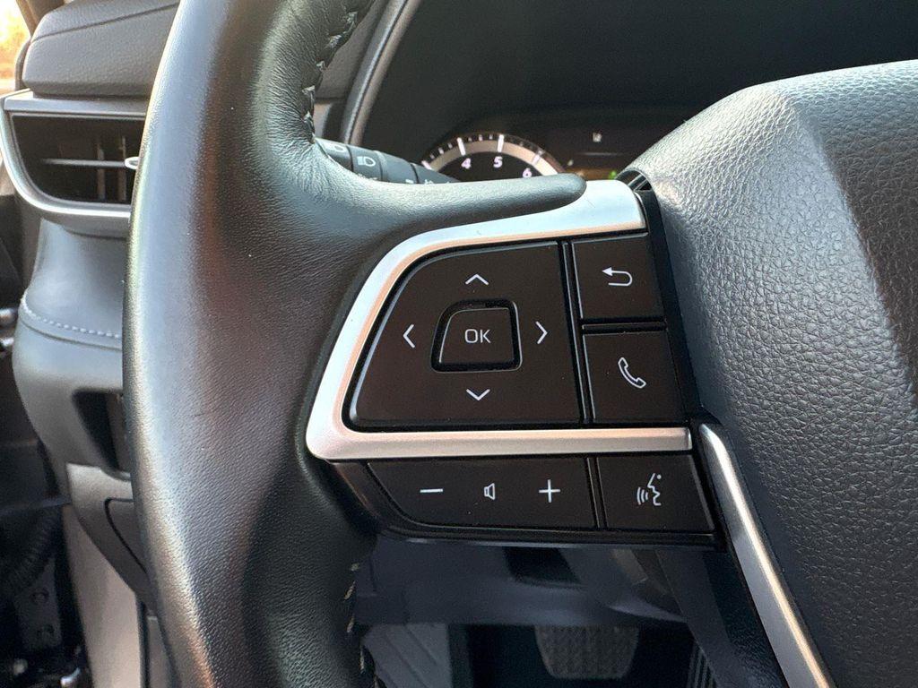 used 2023 Toyota Highlander car, priced at $34,915