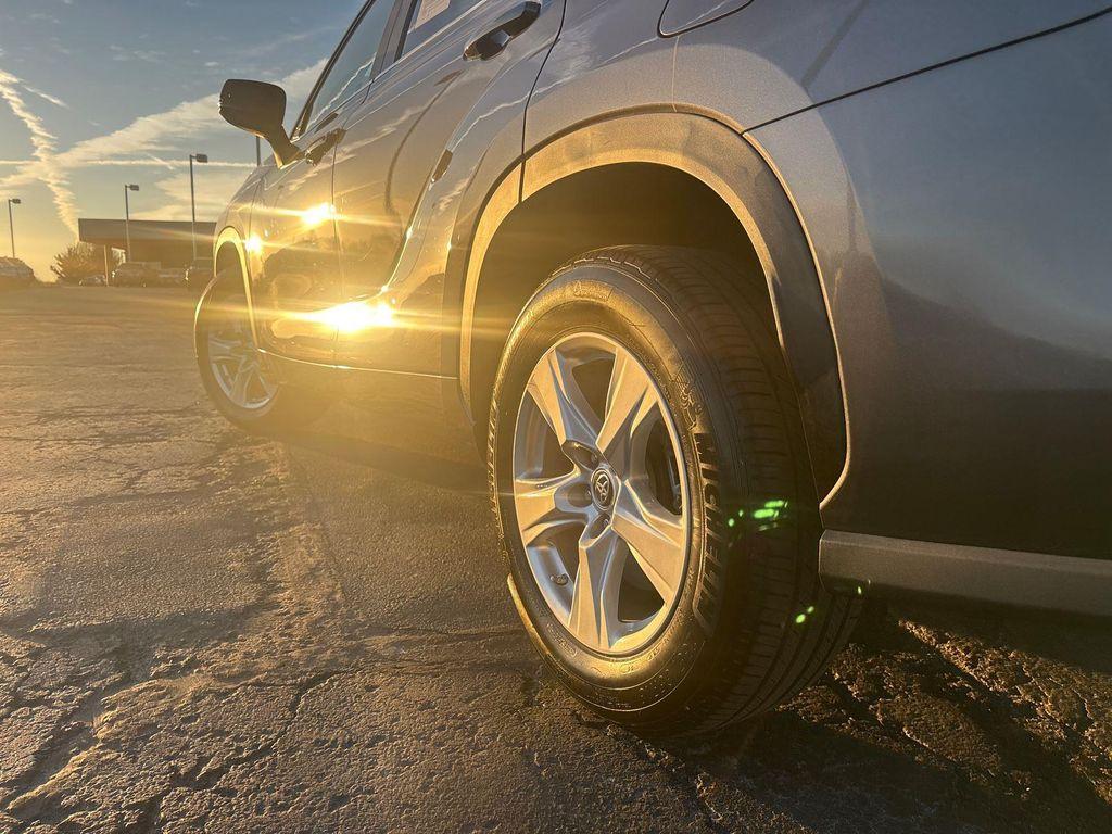 used 2023 Toyota Highlander car, priced at $34,915