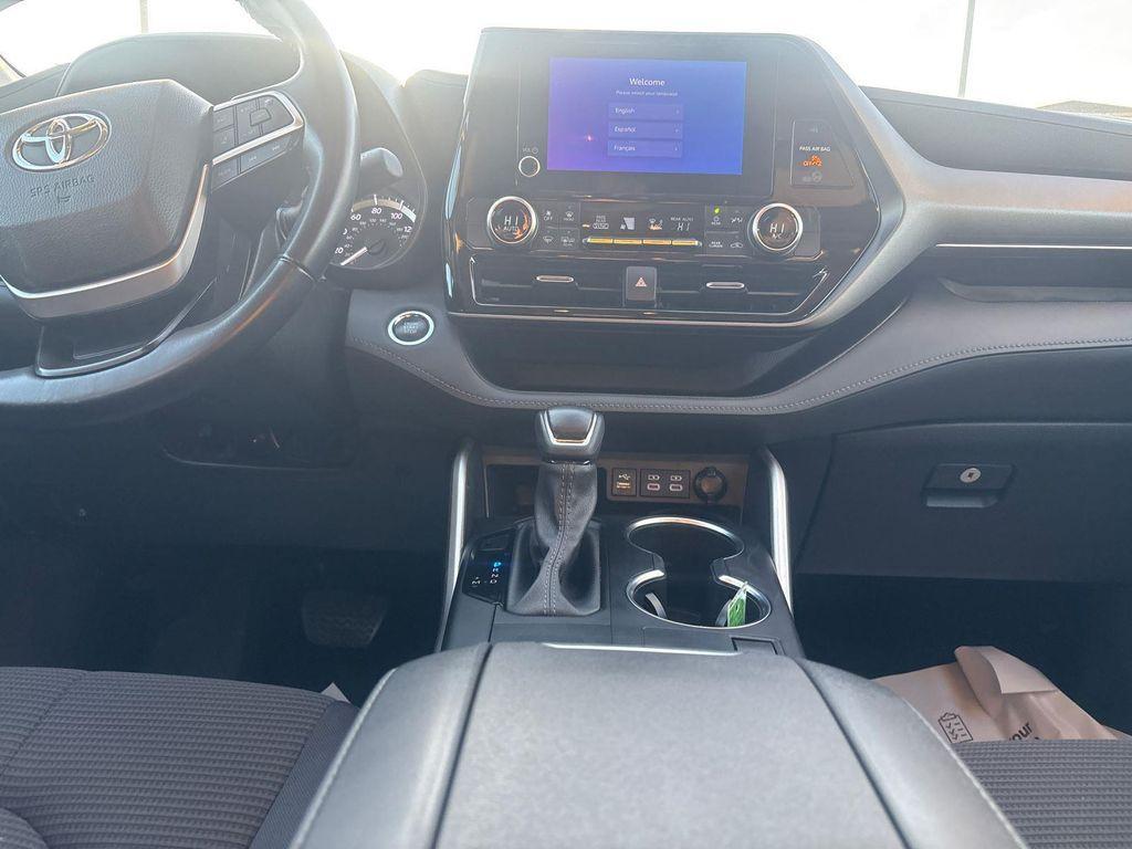 used 2023 Toyota Highlander car, priced at $34,915