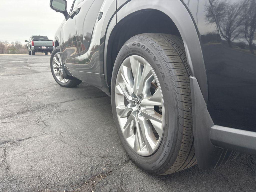 used 2023 Toyota Highlander Hybrid car, priced at $45,915