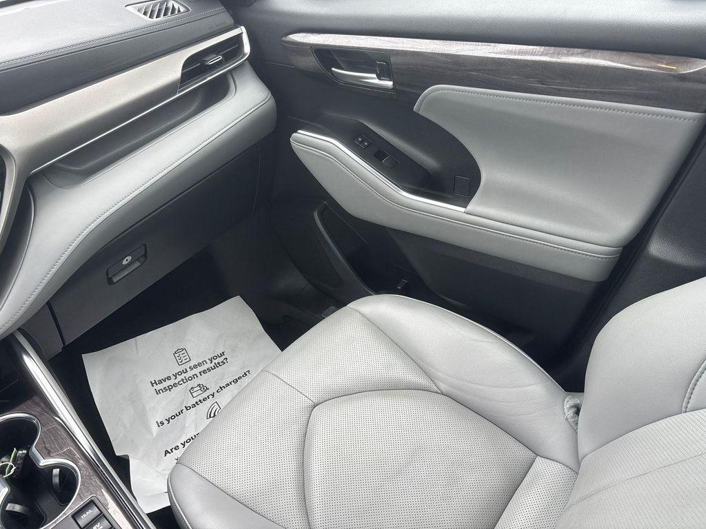 used 2023 Toyota Highlander Hybrid car, priced at $45,915