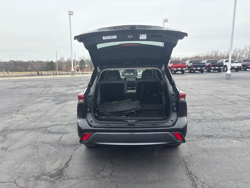 used 2023 Toyota Highlander Hybrid car, priced at $45,915