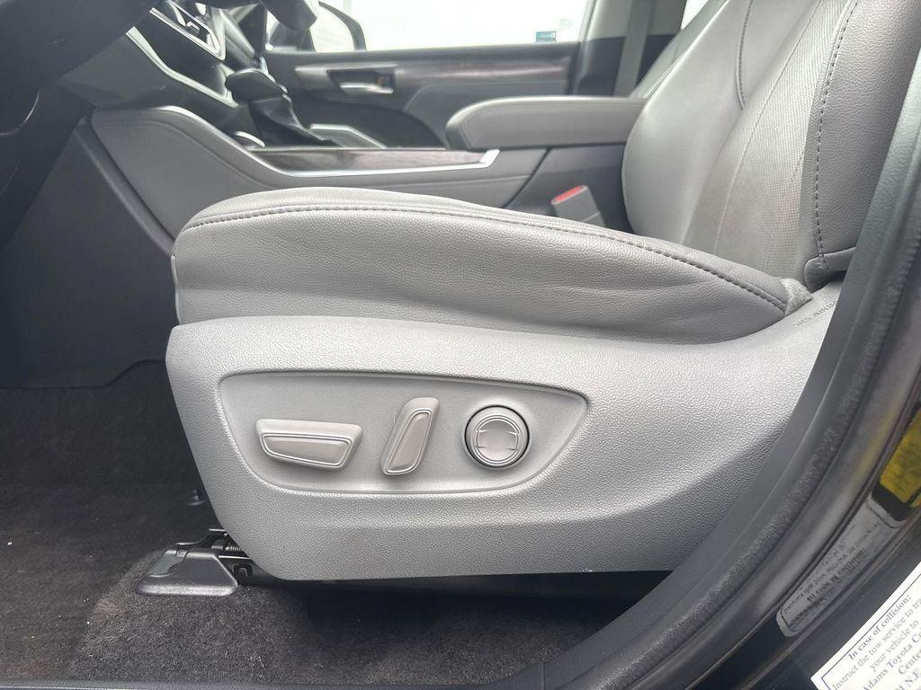 used 2023 Toyota Highlander Hybrid car, priced at $45,915