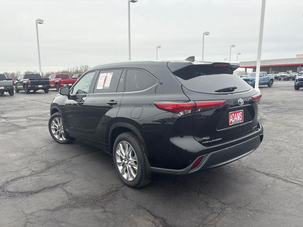 used 2023 Toyota Highlander Hybrid car, priced at $45,915