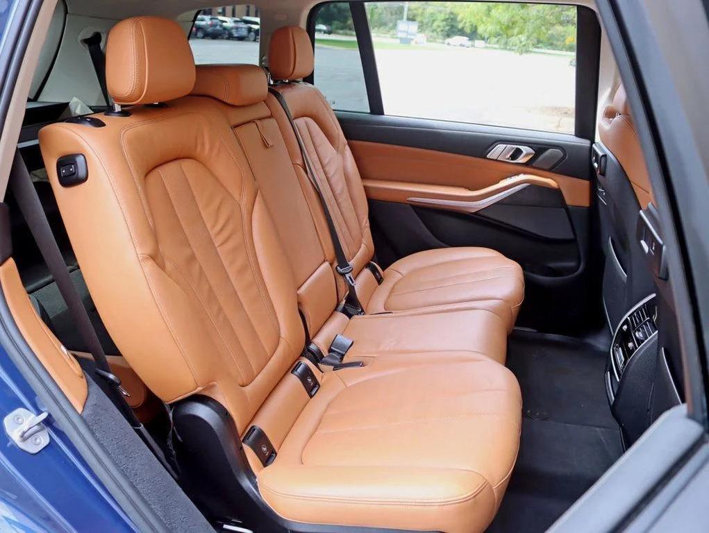 BMW X7 view 29