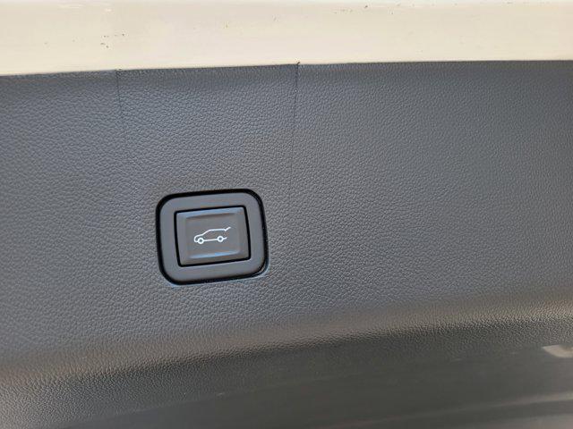 used 2023 Chevrolet Traverse car, priced at $32,853