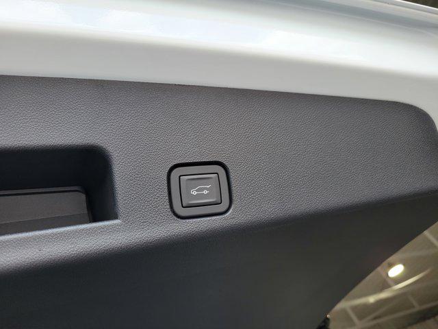 new 2026 Chevrolet Traverse car, priced at $45,243