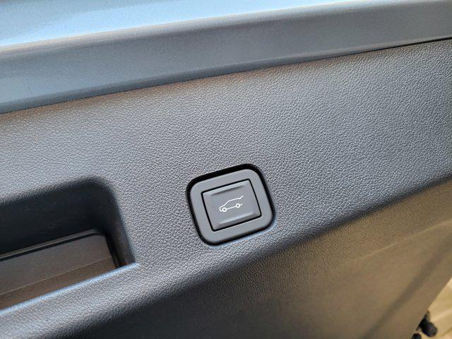 new 2026 Chevrolet Traverse car, priced at $44,113