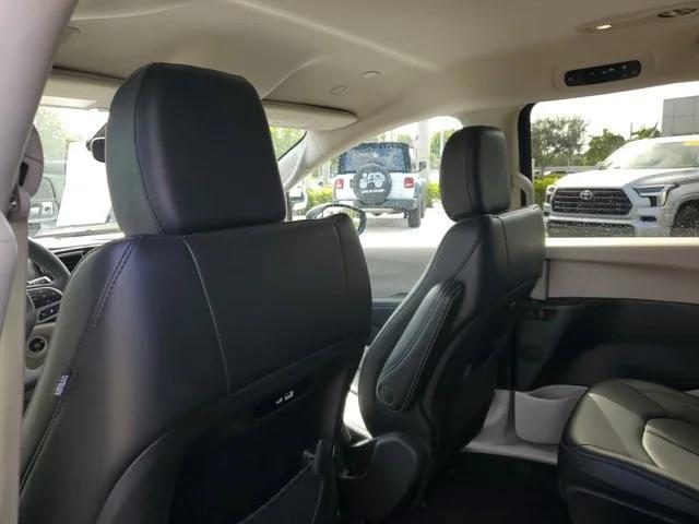 used 2024 Chrysler Pacifica Hybrid car, priced at $28,963