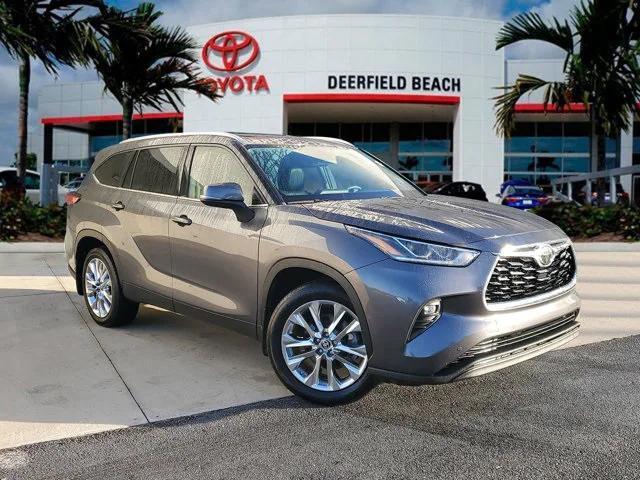 used 2020 Toyota Highlander car, priced at $28,995