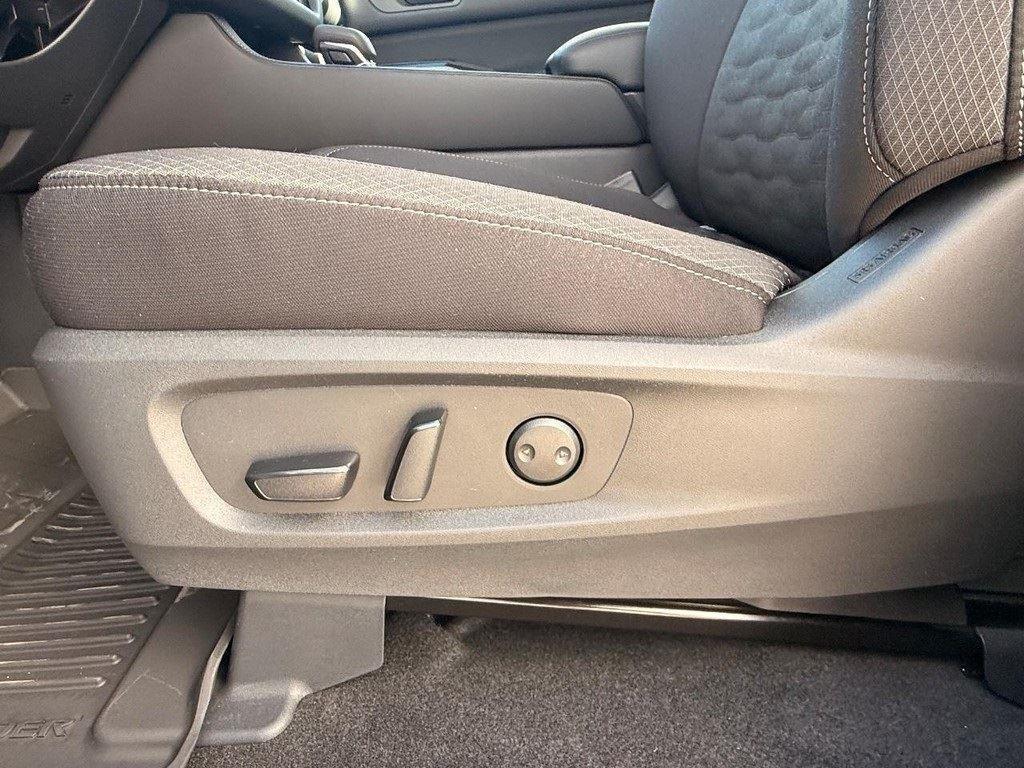 new 2025 Nissan Pathfinder car, priced at $36,121