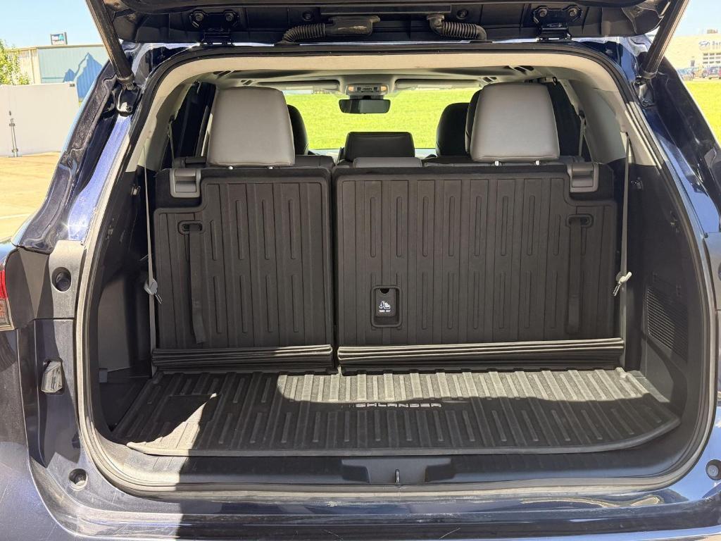 used 2021 Toyota Highlander car, priced at $27,777