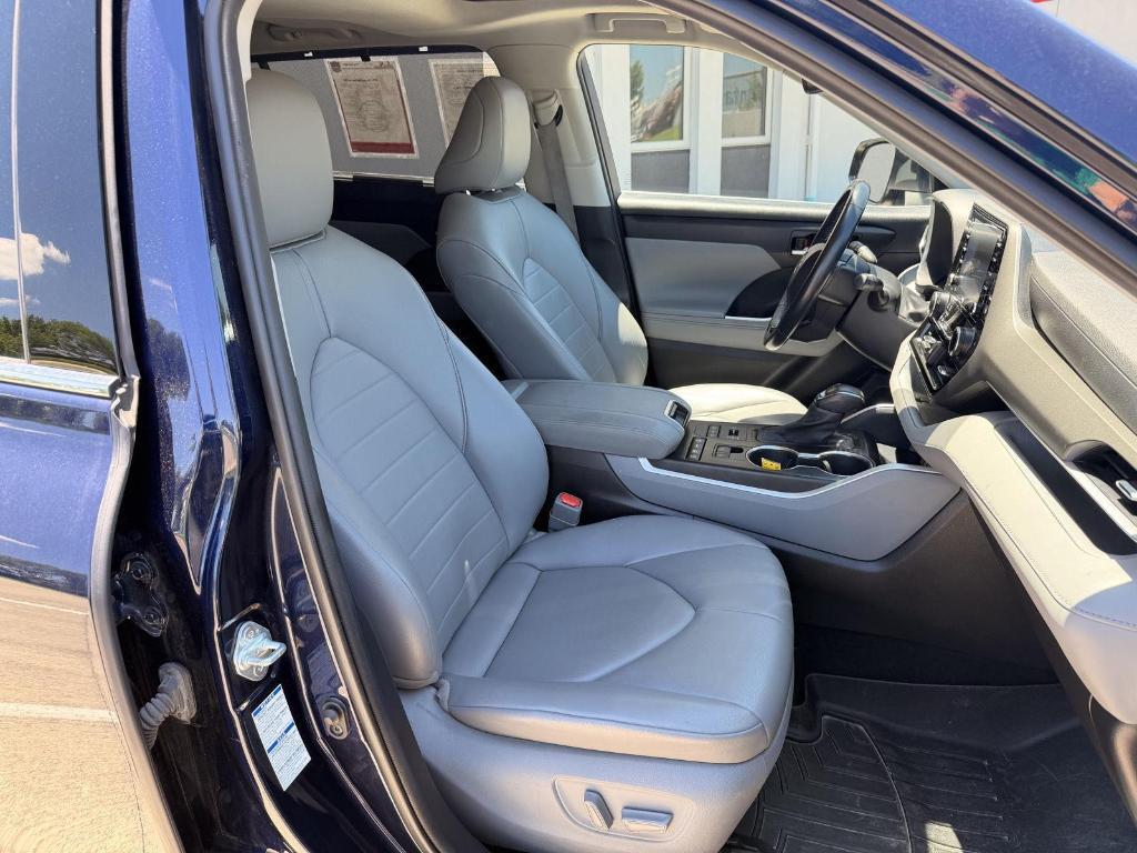 used 2021 Toyota Highlander car, priced at $27,777