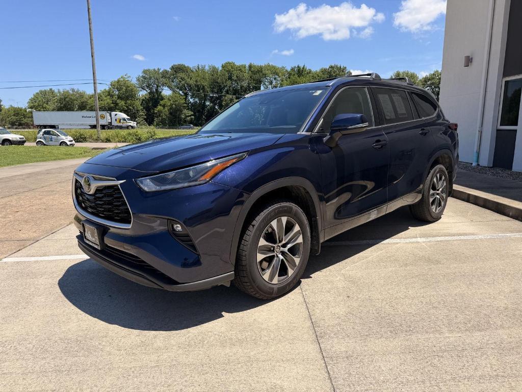 used 2021 Toyota Highlander car, priced at $27,777