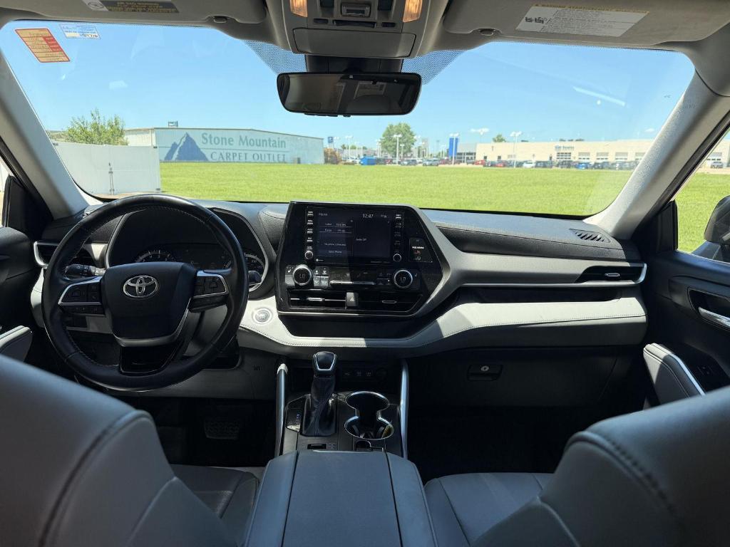 used 2021 Toyota Highlander car, priced at $27,777
