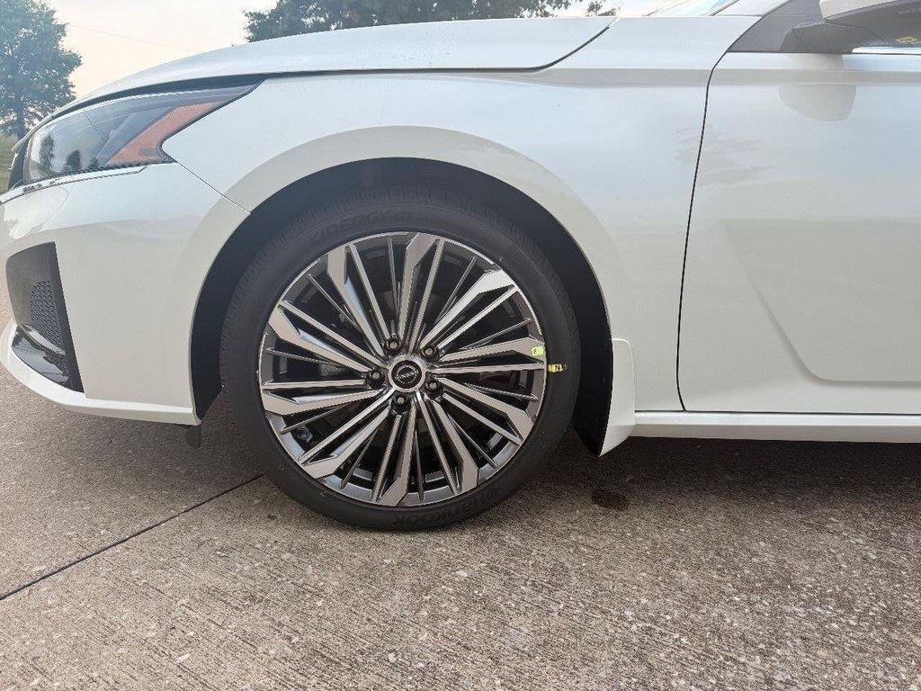 new 2025 Nissan Altima car, priced at $29,666