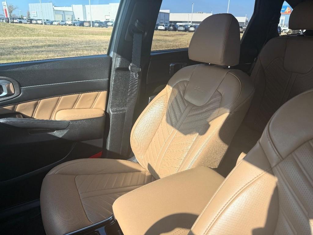 used 2024 Kia Sorento car, priced at $34,728