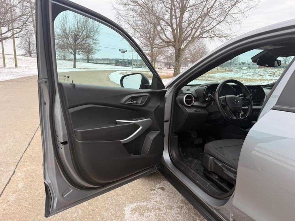 used 2024 Chevrolet Trax car, priced at $22,116