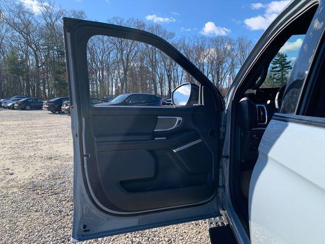 new 2025 Ford Expedition car, priced at $81,965