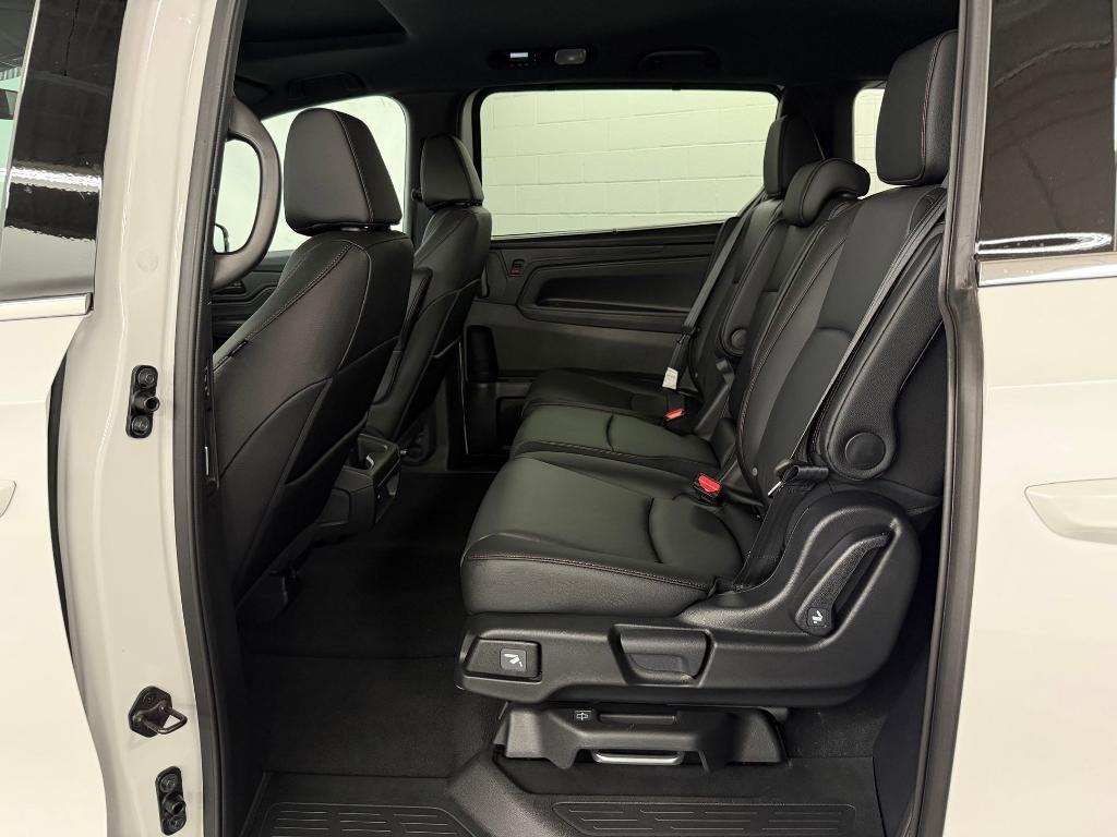 new 2026 Honda Odyssey car, priced at $43,508