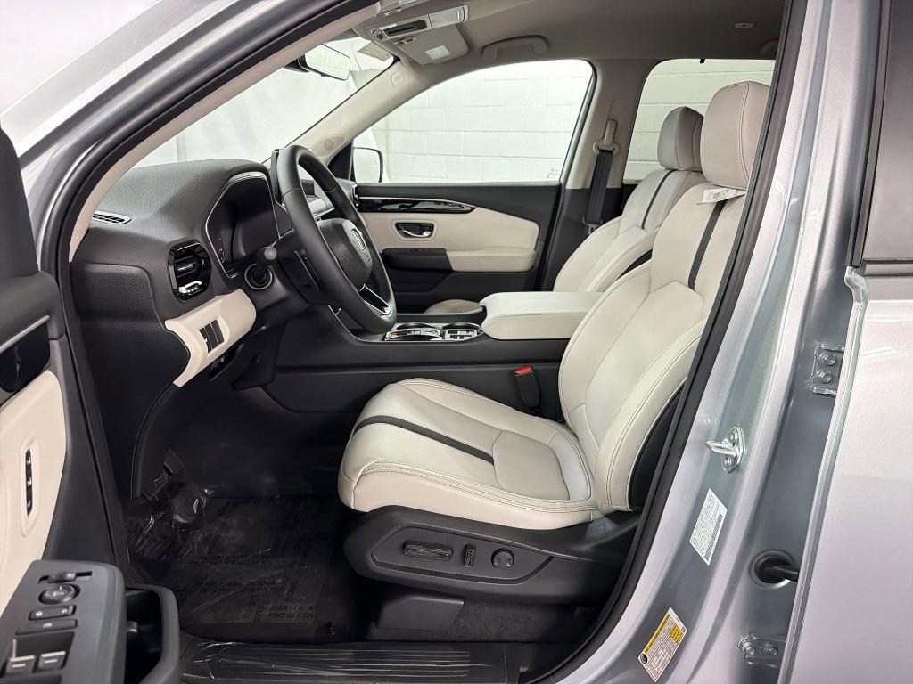new 2026 Honda Pilot car, priced at $46,044