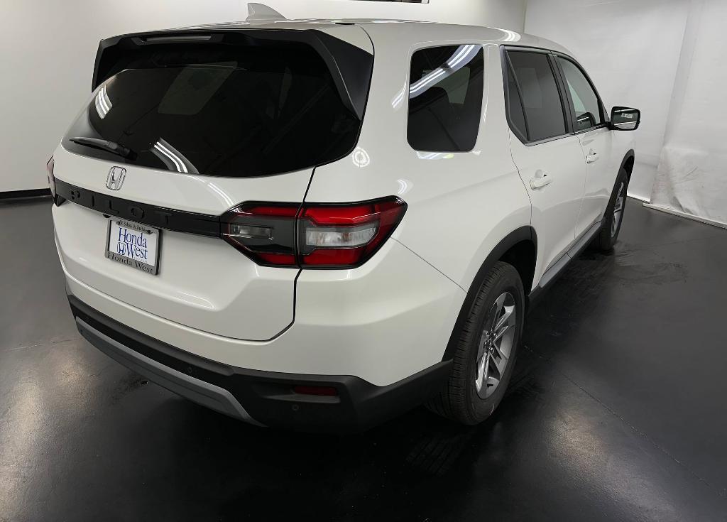 new 2025 Honda Pilot car, priced at $43,134