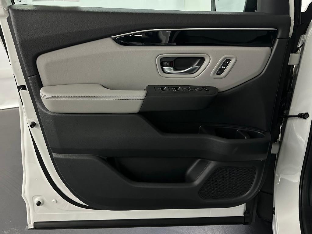 new 2025 Honda Pilot car, priced at $47,109