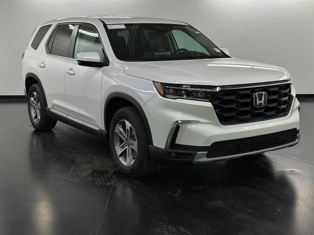 new 2025 Honda Pilot car, priced at $47,109