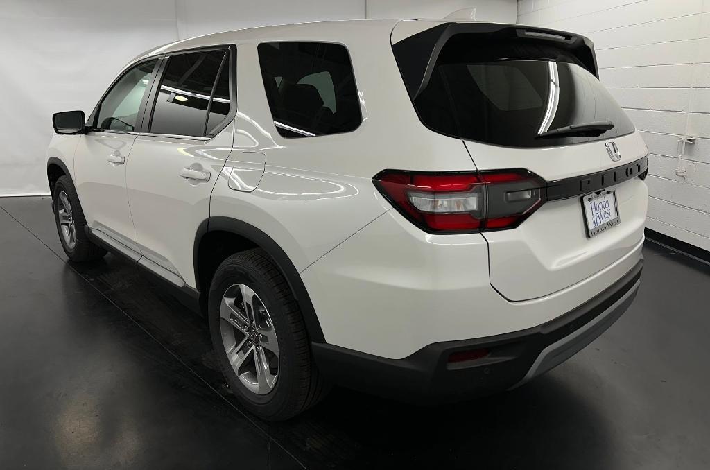 new 2025 Honda Pilot car, priced at $47,109