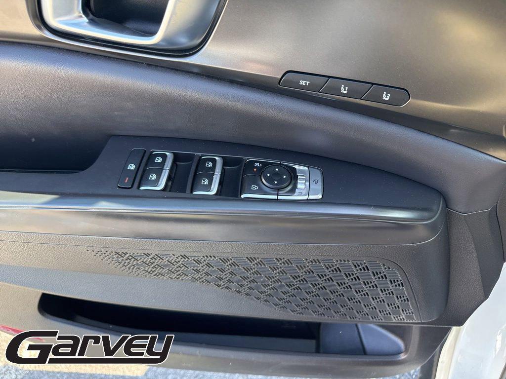 used 2025 Kia Carnival car, priced at $43,661