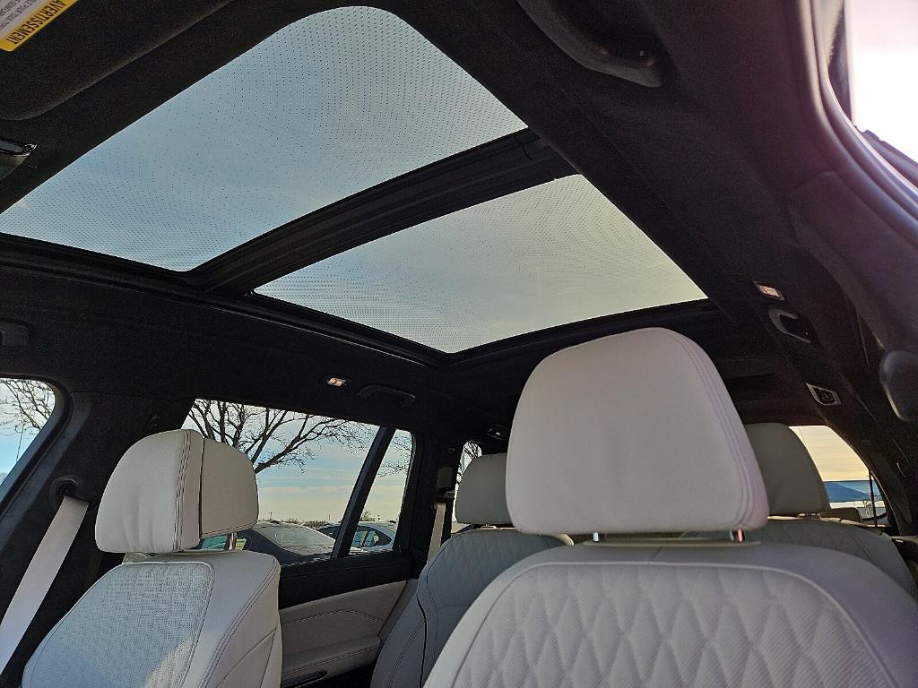 new 2026 BMW X7 car, priced at $122,425