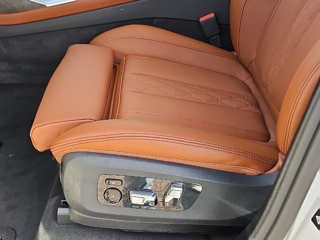 new 2026 BMW X7 car, priced at $100,585