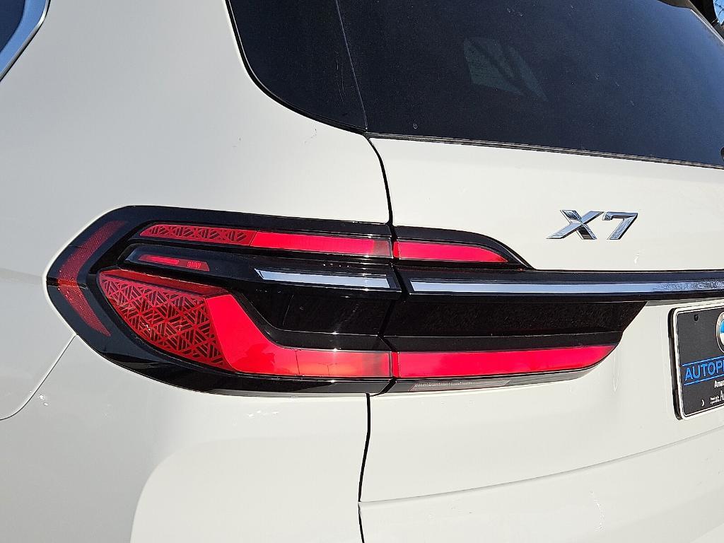 new 2026 BMW X7 car, priced at $100,585