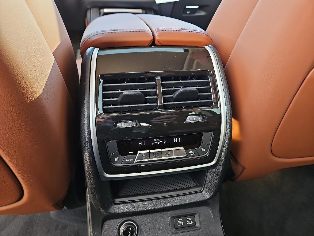 new 2026 BMW X7 car, priced at $100,585