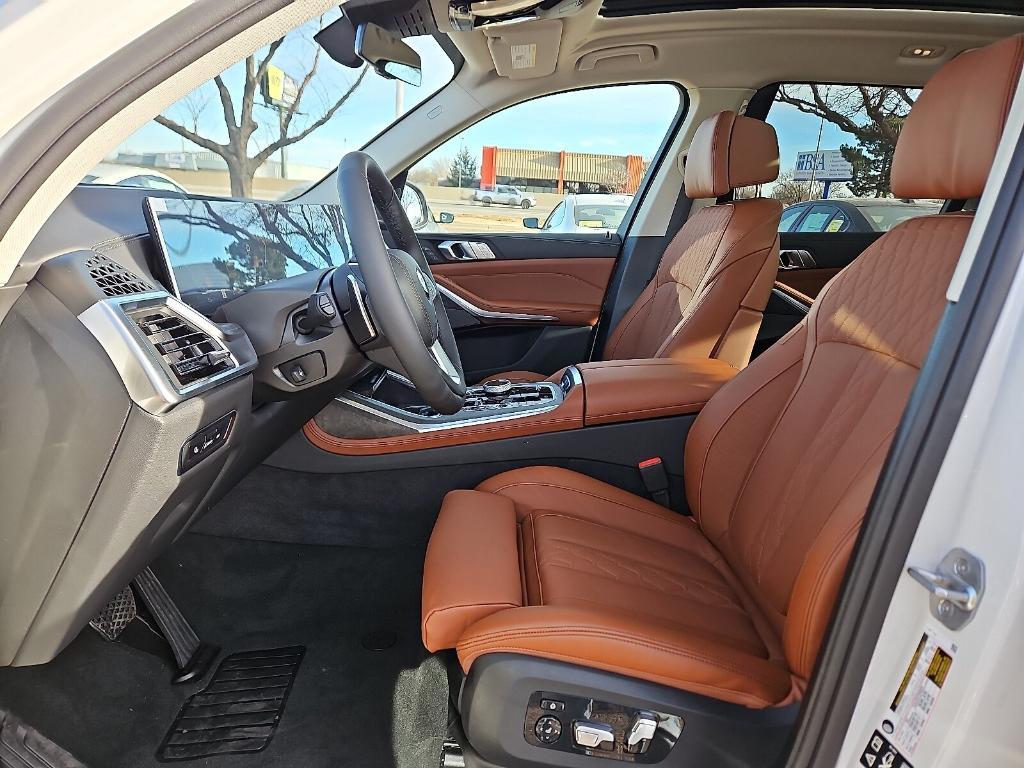 new 2026 BMW X7 car, priced at $100,585