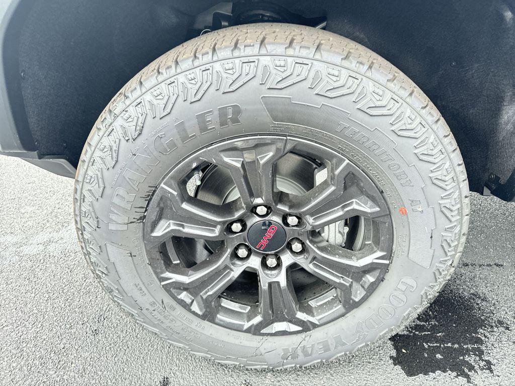 used 2024 GMC Canyon car, priced at $34,990