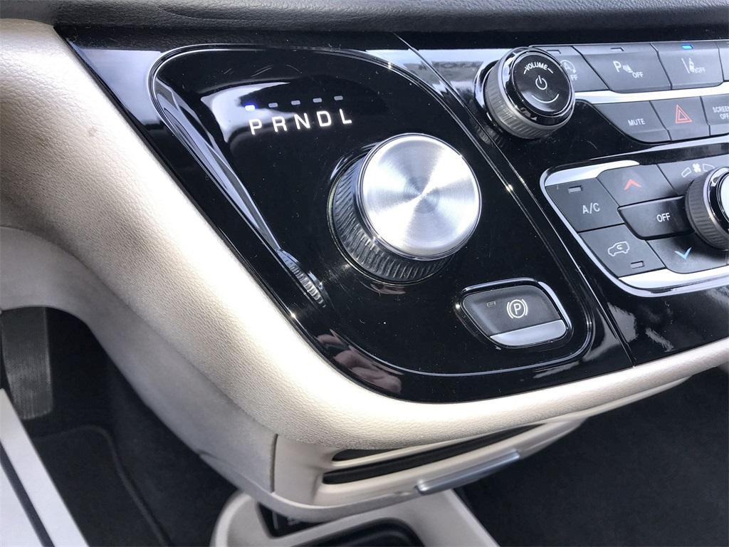 used 2024 Chrysler Pacifica car, priced at $33,875