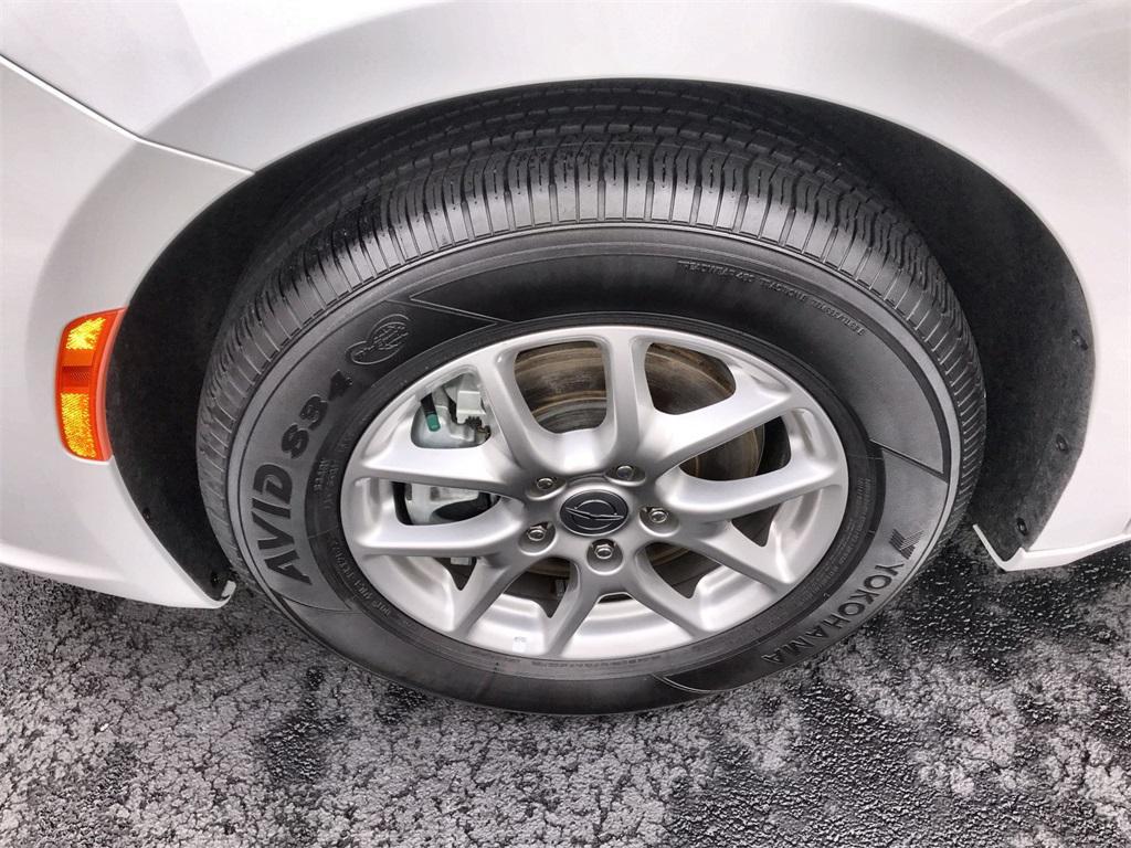 used 2024 Chrysler Pacifica car, priced at $33,875