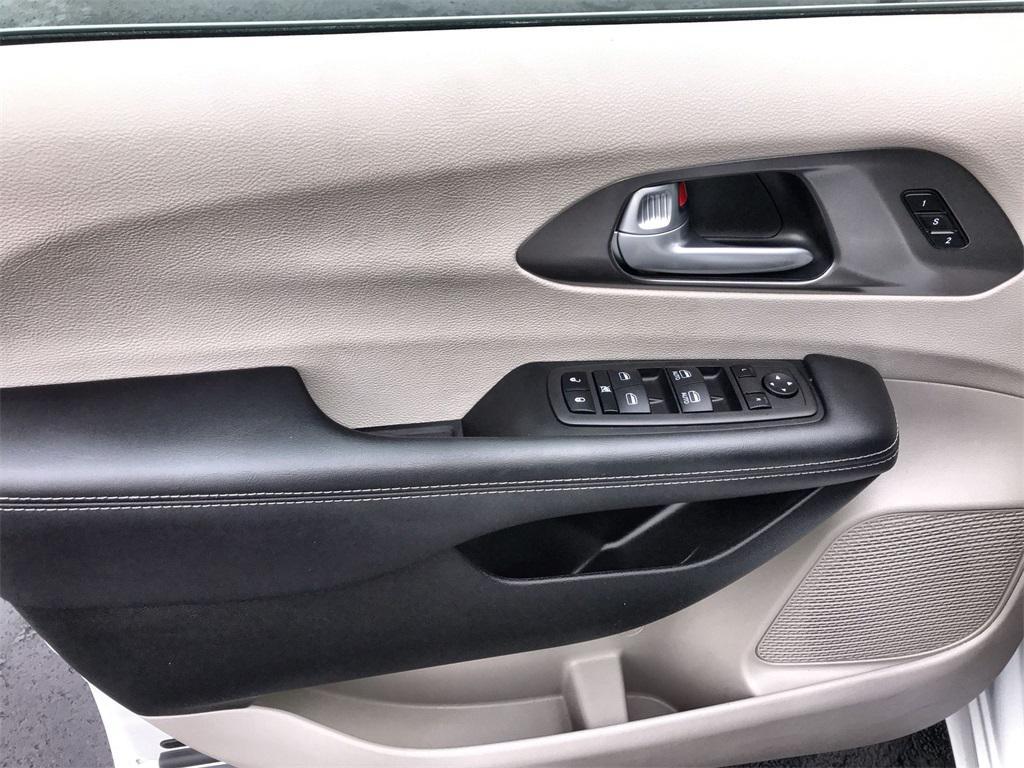 used 2024 Chrysler Pacifica car, priced at $33,875