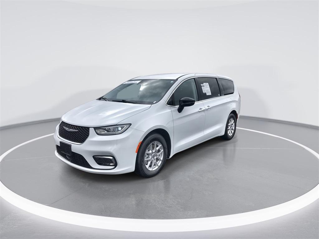used 2024 Chrysler Pacifica car, priced at $33,875