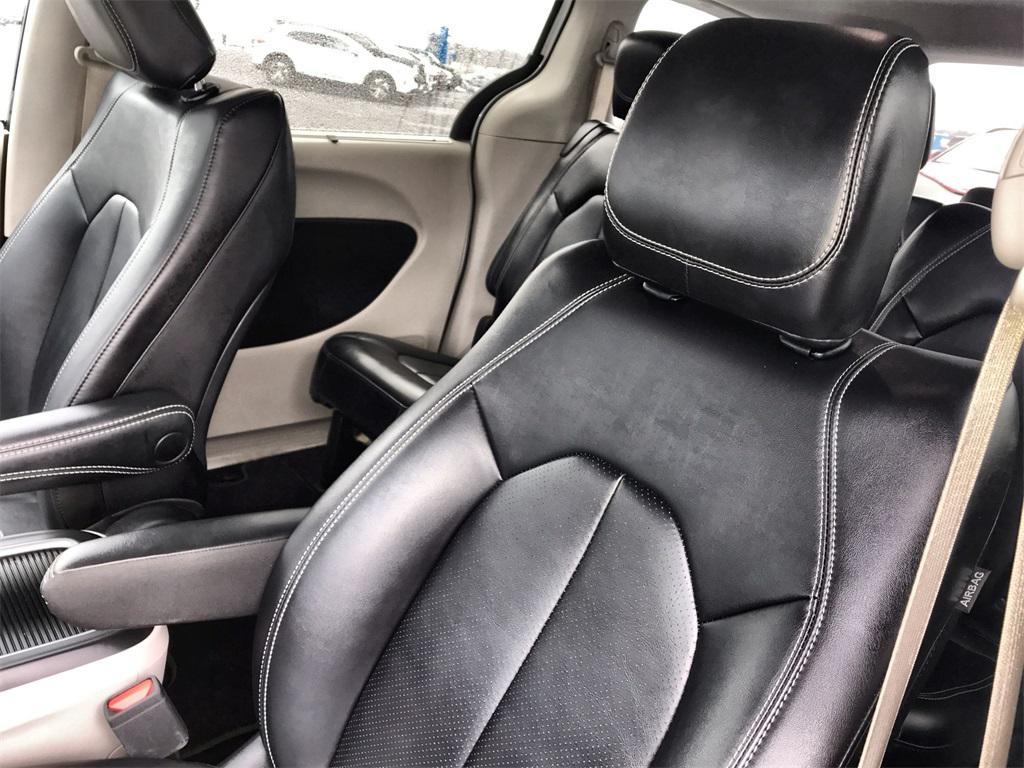 used 2024 Chrysler Pacifica car, priced at $33,875