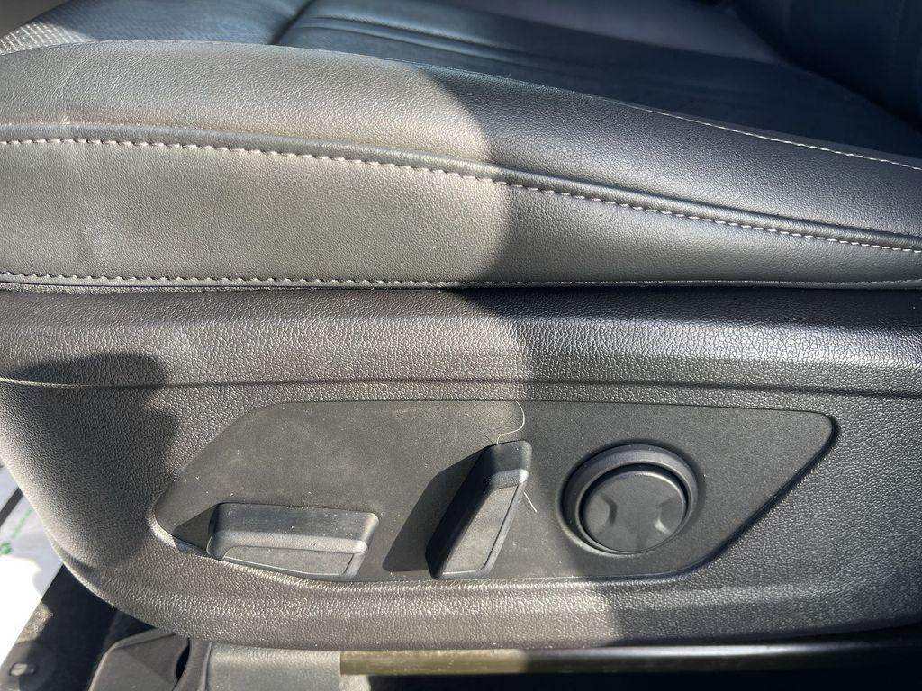 used 2023 Kia Sorento car, priced at $29,574