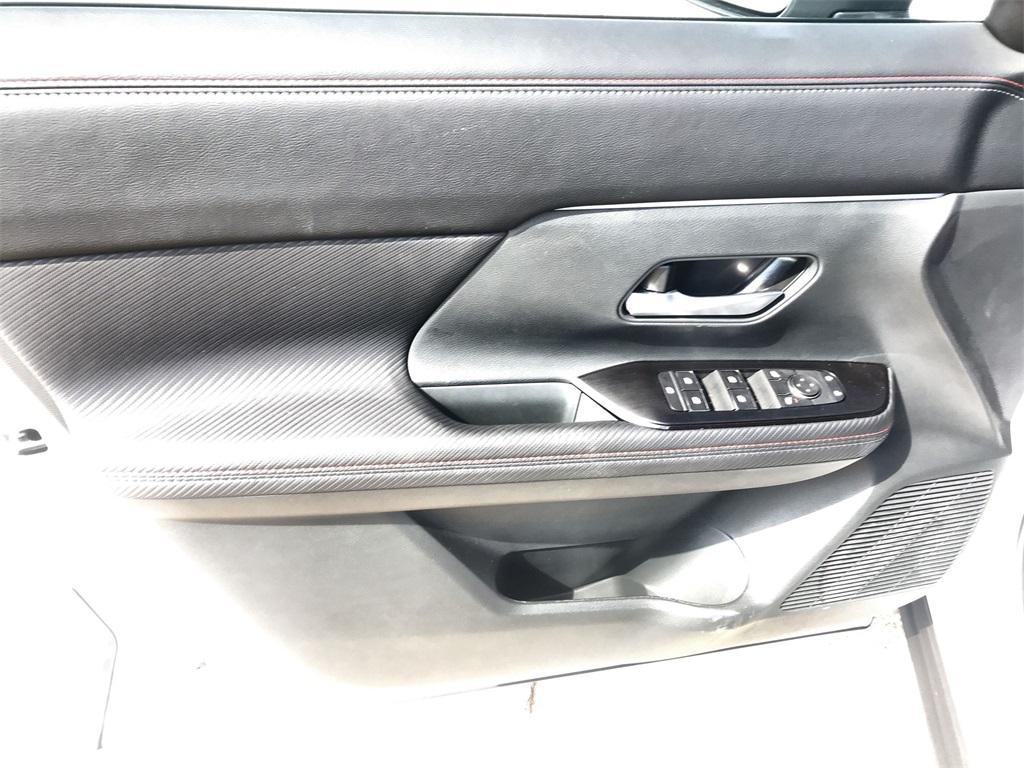 new 2025 Nissan Kicks car, priced at $29,559