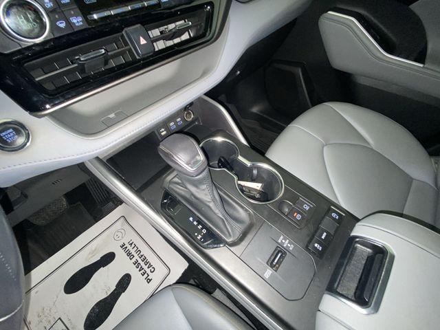 used 2022 Toyota Highlander car, priced at $29,014