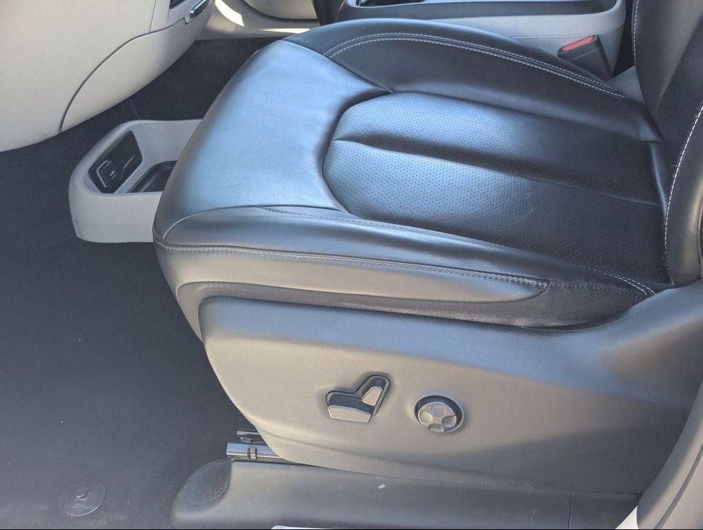 used 2023 Chrysler Pacifica car, priced at $20,492