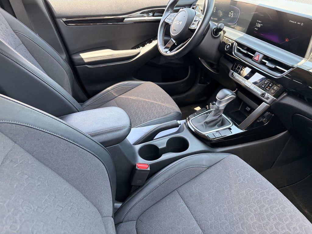 used 2025 Kia Seltos car, priced at $19,991